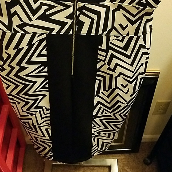 Bebe Black and White Dress - Picture 4 of 4